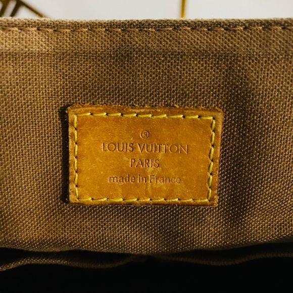 SOLD!!Authentic LV messenger monogram - Picture 6 of 11